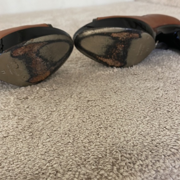 Authentic Dolce Gabbana Vero cuoio  leather Heels. Size  (39”)  9.” - Picture 16 of 16